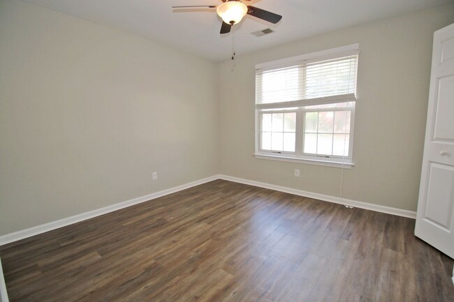 Building Photo - PRE-LEASING FOR 2025! 3 Bedroom, 2 Bath in...