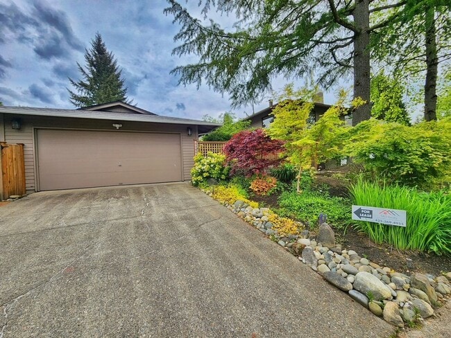 Building Photo - Beautiful 4 Bed 1.75 Bath Home Near Microsoft