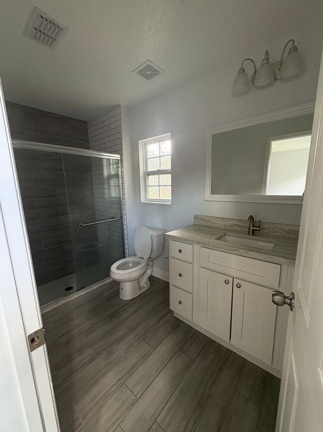 Building Photo - 3-bedroom, 2.5-bathroom townhome by UCF