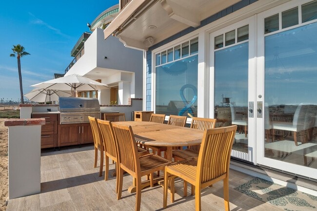 Building Photo - 1514 E Oceanfront