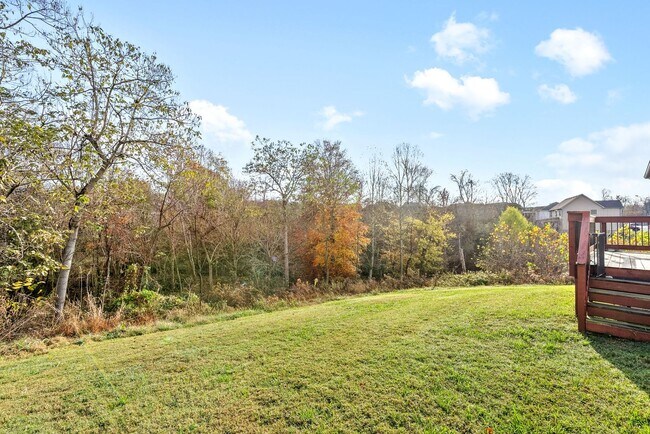 Building Photo - Pet Friendly Three Bedroom!