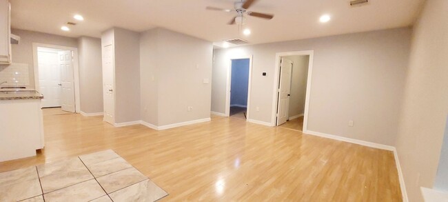 Building Photo - 7608 E Magnolia, B