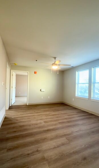 Building Photo - The Oaks at Woodland