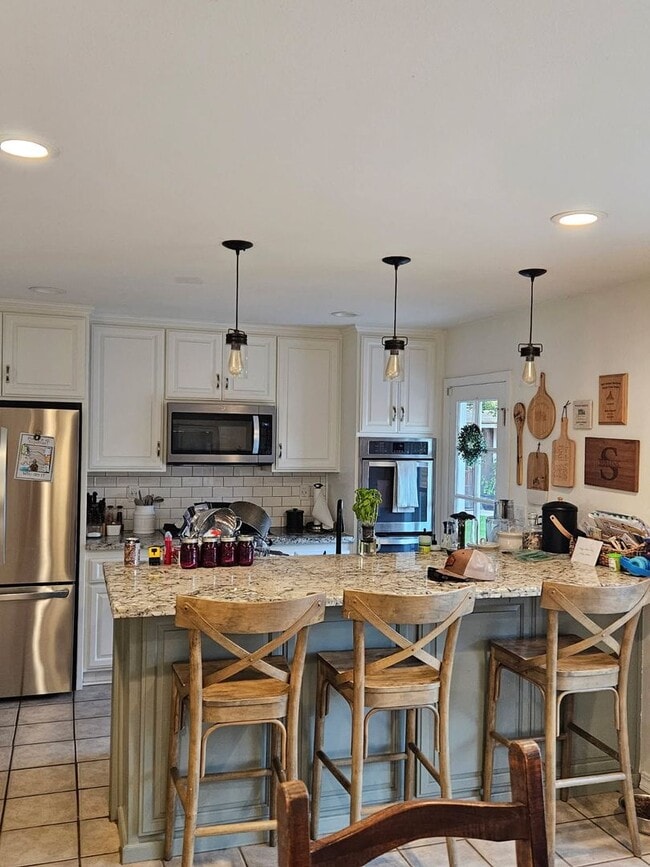 Building Photo - 1215 Royal Oak Rd