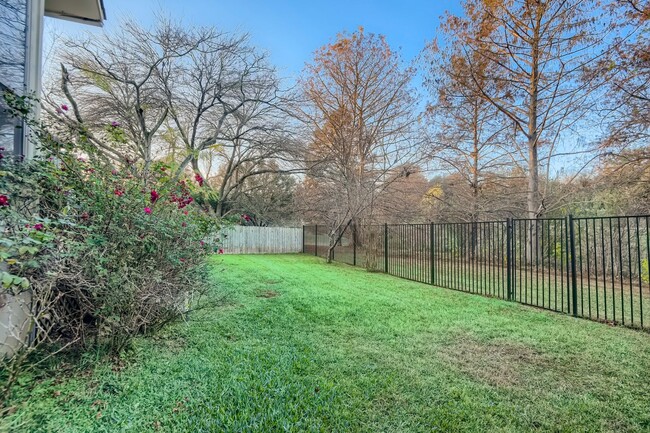Building Photo - Beautiful 3/2 on Greenbelt (Inquire for Av...