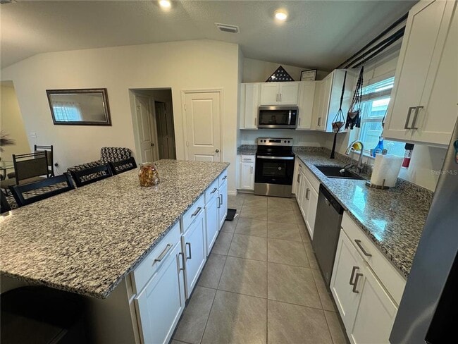 Building Photo - 922 Birch Dr