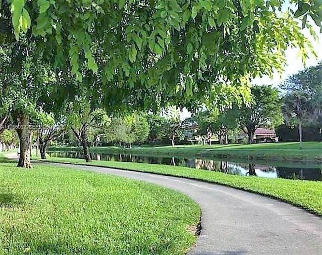 Building Photo - 15610 SW 105th Ln