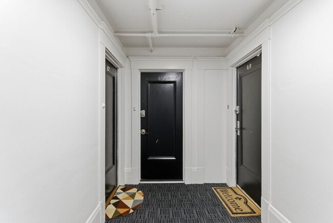 Building Photo - 903 Pine St