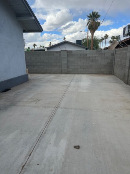 Building Photo - 340 W Highland Ave