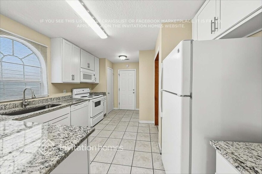 Building Photo - 1603 Chatham Cir