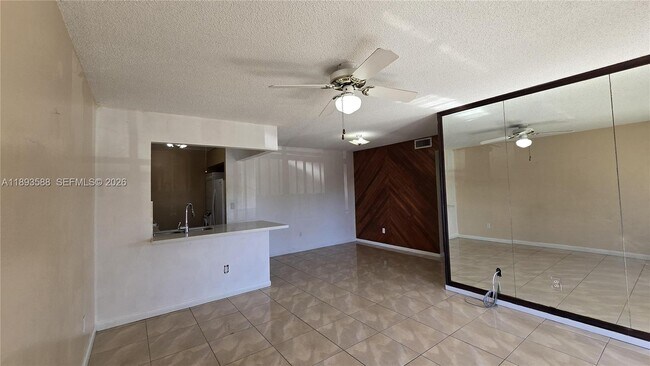 Building Photo - 2605 W 67th Pl