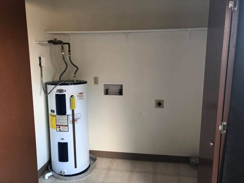 Building Photo - 44 Royal Crest Dr