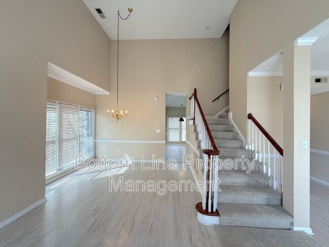 Building Photo - 9423 Fairmead Dr