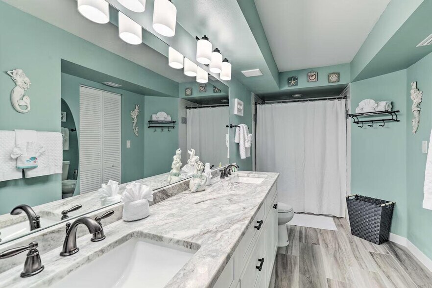 Building Photo - 6141 Bahia Del Mar Blvd S