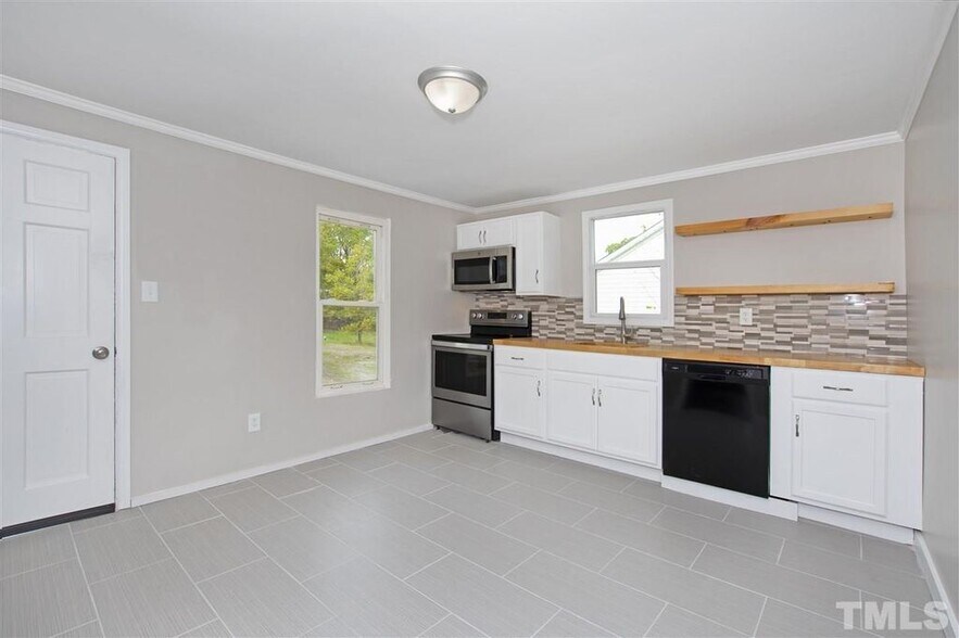 Building Photo - 520 Commonwealth St