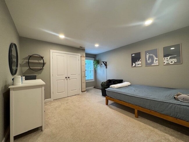 Building Photo - Adorable duplex condo in Red Mill.