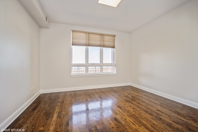 Building Photo - 6000 N Cicero Ave