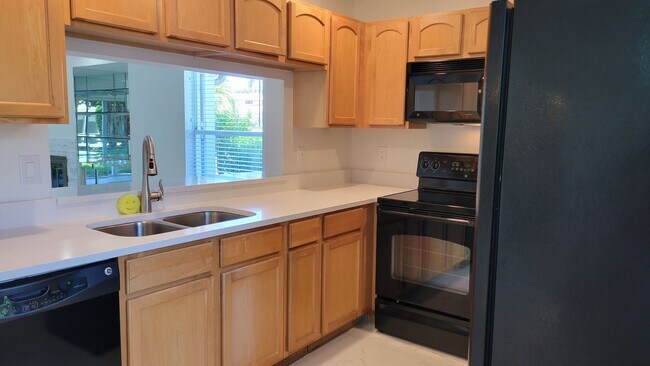 Building Photo - Annual unfurnished  renovated 2/2 villa in...