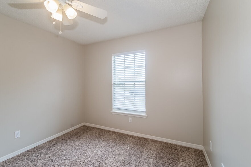 Building Photo - 3075 Waters View Cir