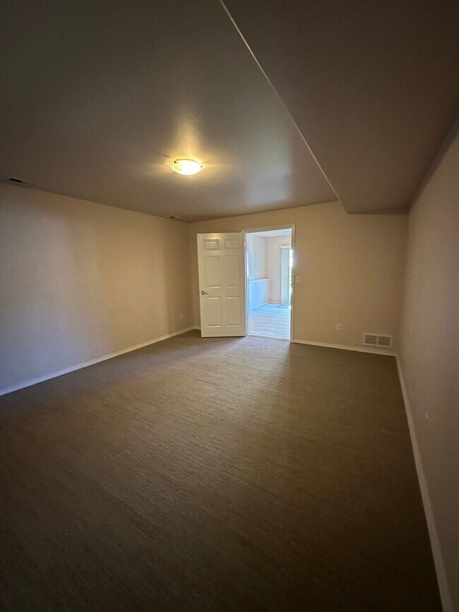 Building Photo - 4735 Potter Crest Cir