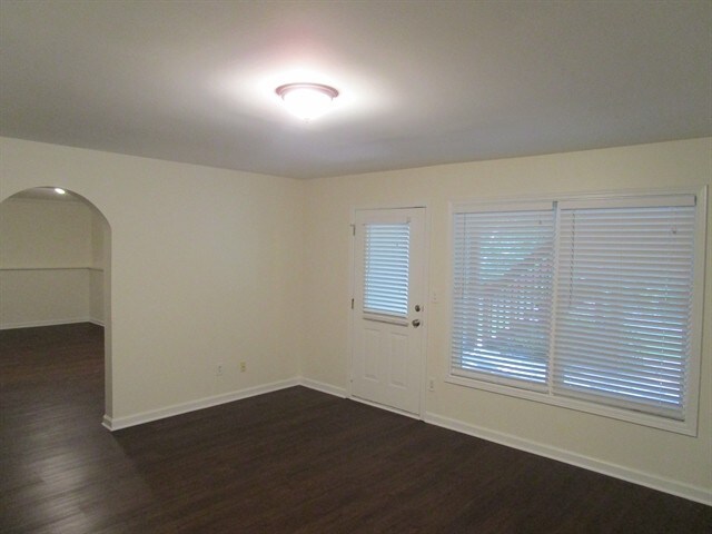 Building Photo - 3188 Creek Trace W