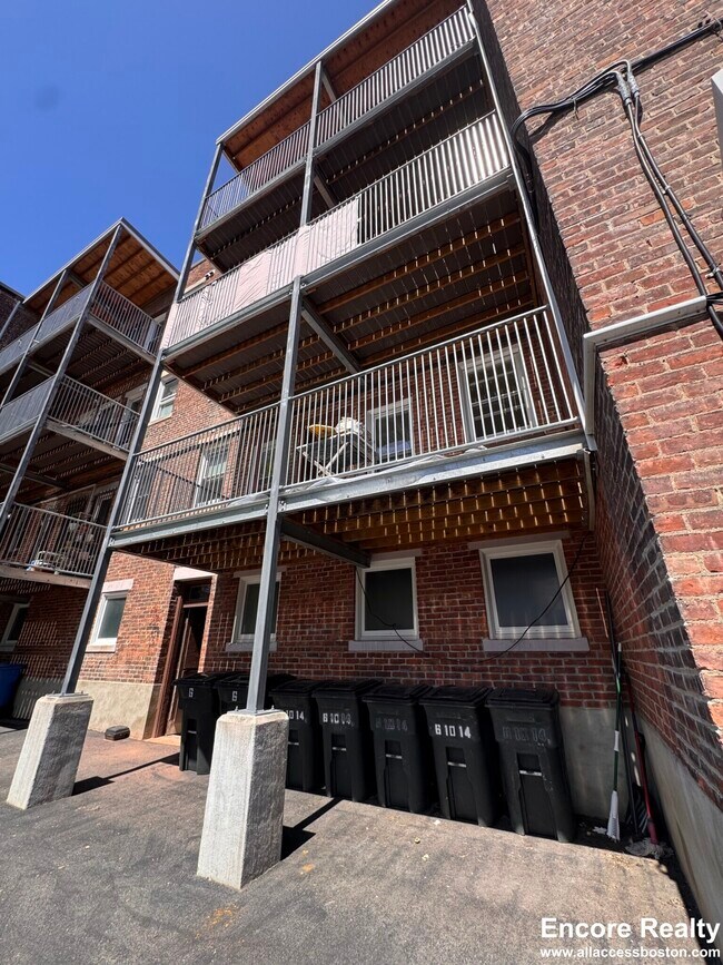 Building Photo - 6 Radcliffe Rd