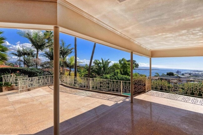 Building Photo - 3125 Qualtrough St