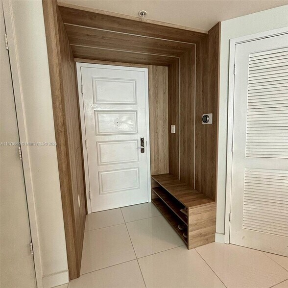 Building Photo - 150 Sunny Isles Blvd