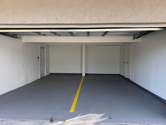 Building Photo - 805 Tiffany Dr W