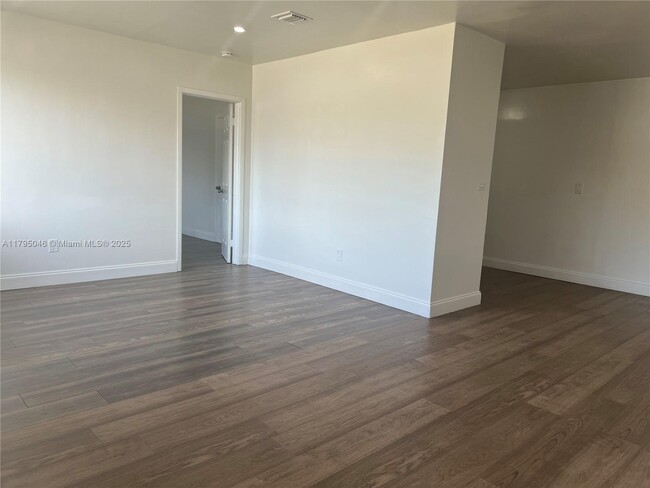 Building Photo - 770 NW 179th St