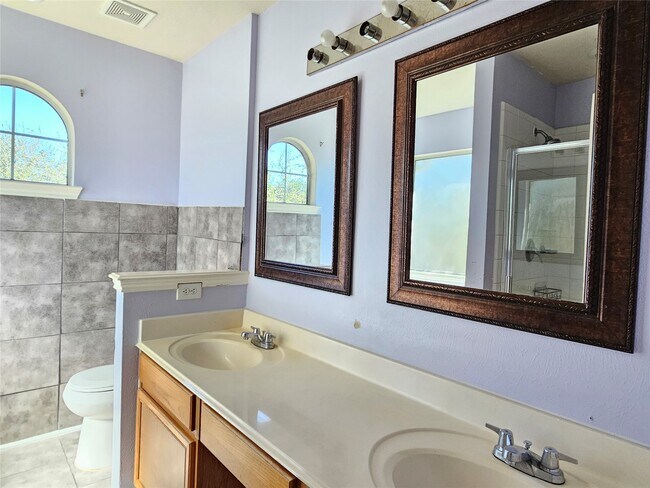 Building Photo - 9119 Regents Cove Ct