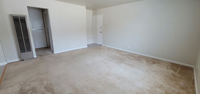 Building Photo - 1642 Queen Charlotte Dr