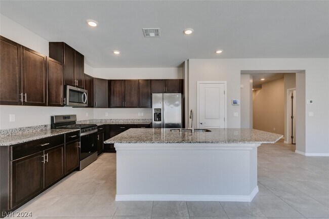 Building Photo - 945 Willow Berry Ave