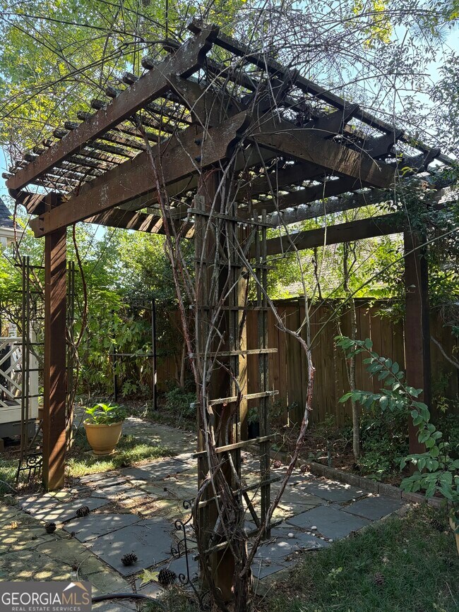 Building Photo - 1224 Hunters Dr