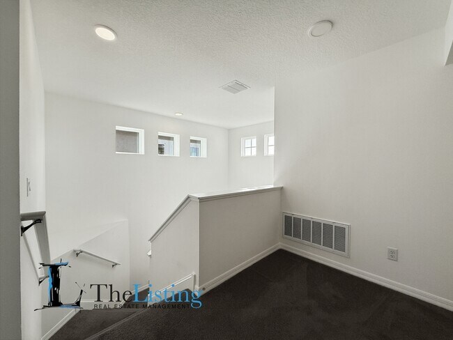 Building Photo - 3023 Adams Cross Dr