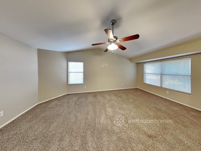 Building Photo - 1755 E Toledo St