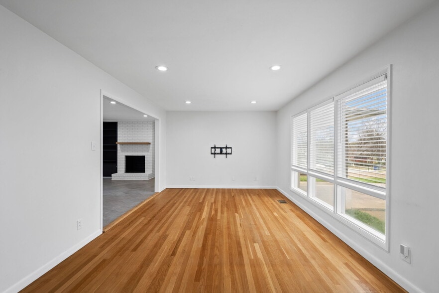 Building Photo - 2115 Ballard Pl