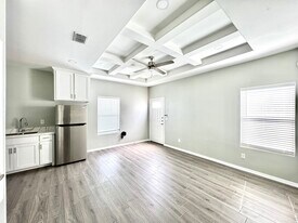 Building Photo - 3012 W Kenwood St
