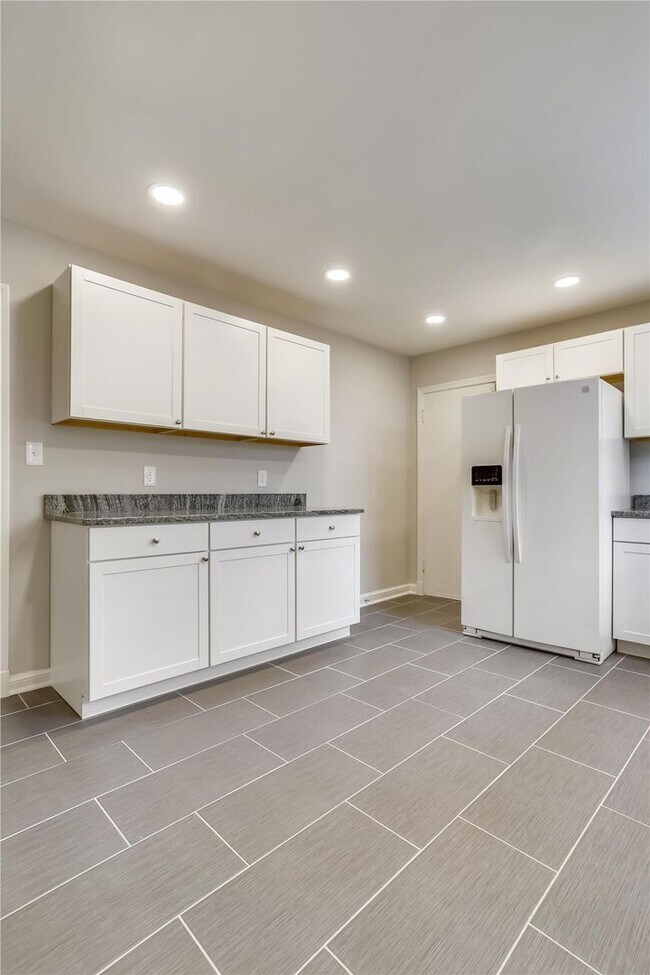 Building Photo - One Level Living -- 5bed / 3bath - Chevy Chase