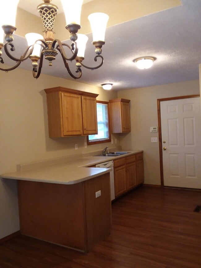 Building Photo - 4 Bed 3 Bath house for rent!!