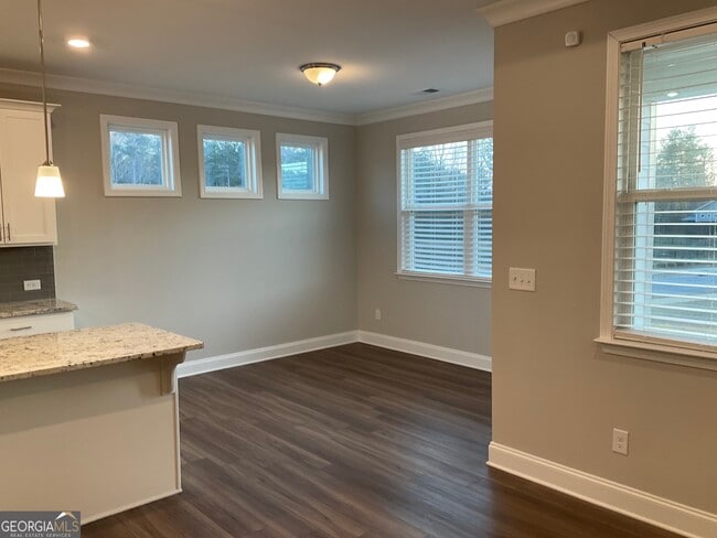 Building Photo - 240 Hollis St