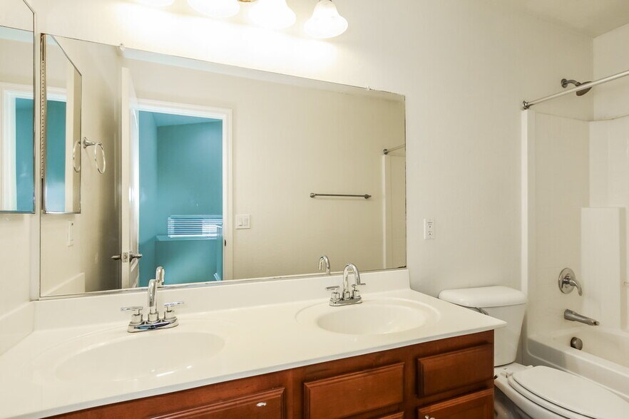 Building Photo - 3035 S 85th Dr