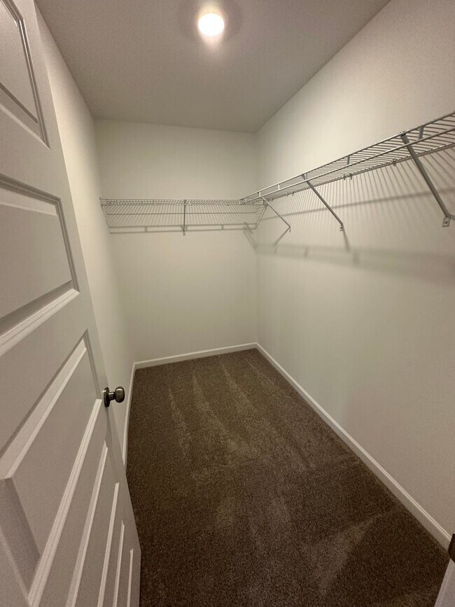 Building Photo - Pre-Leasing Now | Stylish 3 Bedroom, 2 Bathroom Home Designed for Comfortable Living
