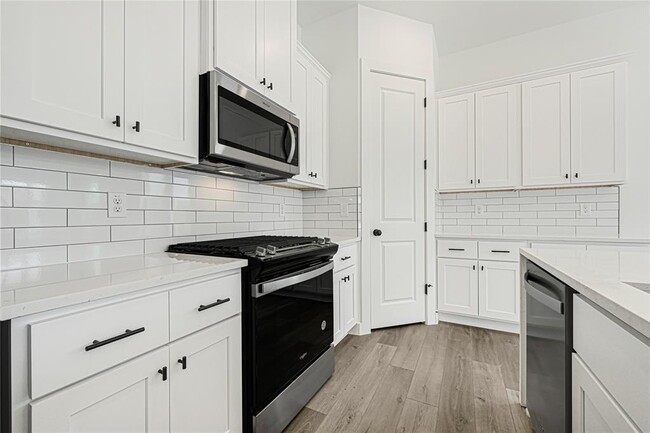 Primary Photo - 2406 Mann St