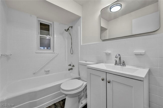 Building Photo - 766 E 232nd St