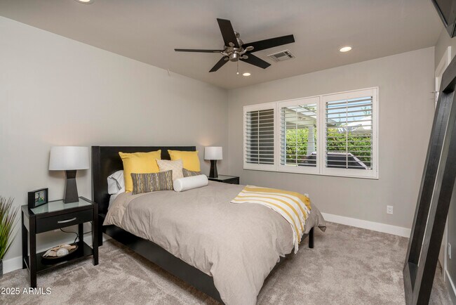Building Photo - 4628 N Avenida Del Puente