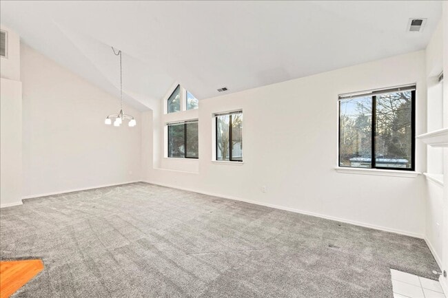 Building Photo - 2-bedroom 2-bathroom condo, located steps from the Boise River Greenbelt