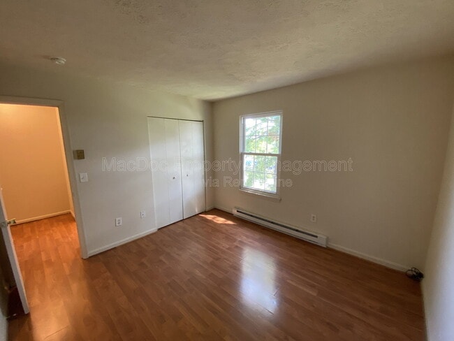 Building Photo - 624 Highview Ct