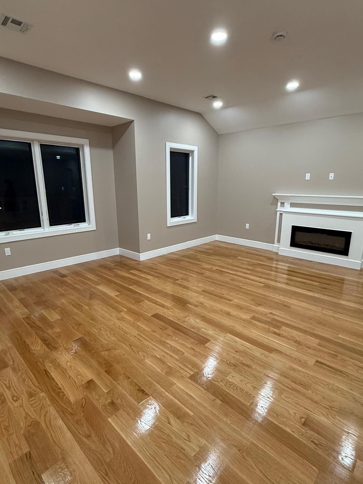 Building Photo - 13 Brook St