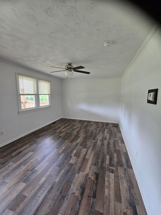 Building Photo - 501 Anderson Ridge Rd